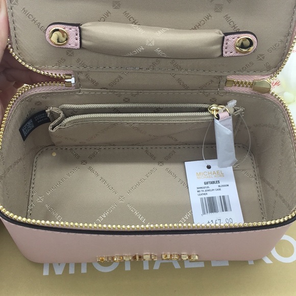 MICHAEL KORS GIFTABLES MEDIUM JEWELRY CASE - Picture 6 of 8